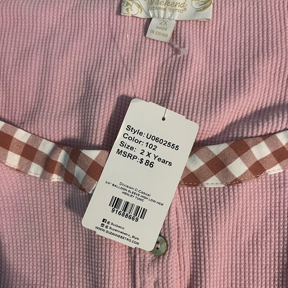 🟡2/$15⭐️Women 2x long sleeve shirt by Suzanne Betro - Picture 2 of 9